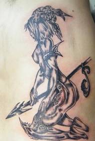 Fekete-fehér női harcos tetoválás minta