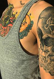 80 éves fiú jóképű totem tetoválás képe