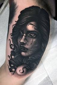 大臂神秘的黑魔鬼女人肖像紋身圖案