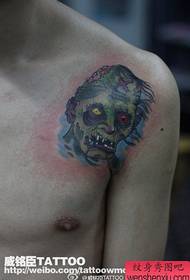 ალტერნატიული მაგარი zombie tattoo ნიმუში მამაკაცის მხარზე