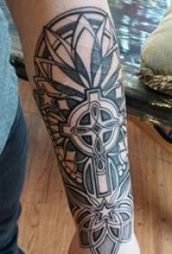 Braccio di ragazzi sulla linea nera immagine creativa del tatuaggio del totem del modello