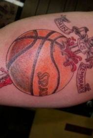 Rankos spalvos katana ir užrašų krepšinio tatuiruotės paveikslėlis