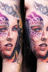 Büyük kol güzel renk maskeli kadın portre dövme deseni