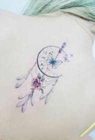 Piccolo modello di tatuaggio a colori da sogno per ragazze
