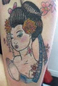 Motivo tatuaggio color geisha avatar e fiori di ciliegio