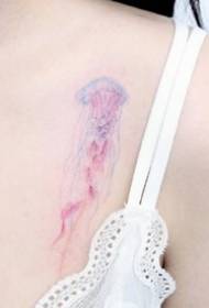 Простой и свежий рисунок татуировки для девочек и девушек