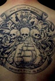 Черно сив пиратски череп и кораб татуировка модел зад