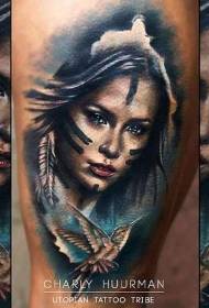 Tatuaggio colorato donna indiana in stile tradizionale moderno di gamba