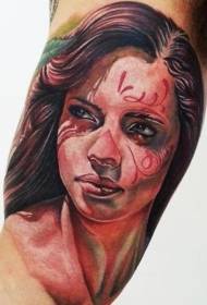 Besoaren kolore harrigarria emakumearen erretratua tatuaje eredua