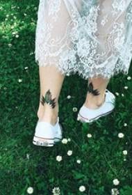 Dekleta so naslikala veščine tetovaže gradientna tatoo majhna sveža rastlina tatoo material cvetni vzorec tatoo