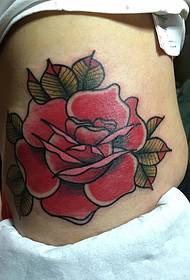 Didelis raudonos rožės gėlių tatuiruotės paveikslėlis mergaitėms