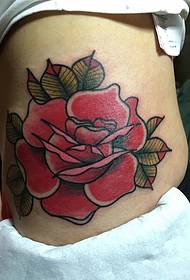 Foto de tatuaje de flor rosa roja grande para niñas