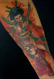 Рука каляровага японскага малюнка татуіроўкі воін