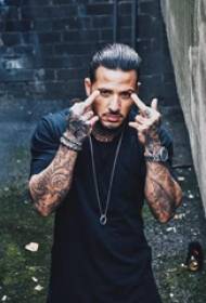 Modello di tatuaggio ragazzo bello bello bello