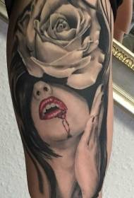 Кървава жена татуировка модел в цветен реалистичен стил