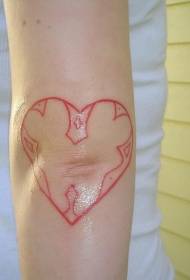 Minimalistički crveni srčani model tetovaže ženske ruke