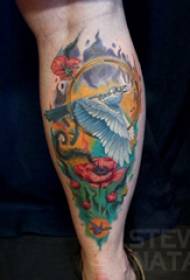Immagine di tatuaggio di papavero fiore vitello studente maschio su fiore di papavero e uccello tatuaggio foto