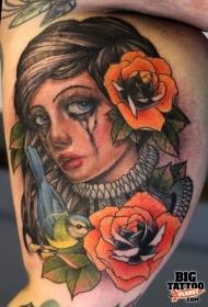 Ny skolegråt kvinne portrett blomst og fugl tatoveringsmønster