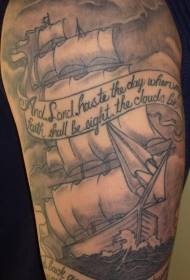 На рамену црно сиви пиратски брод енглески узорак тетоважа