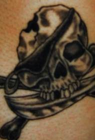 Struk tetovaže crne slomljene lubanje na struku