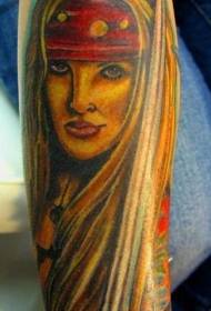 Убава пиратска девојка со меч тетоважа шема