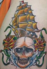 腿色頭骨和海盜船紋身圖案