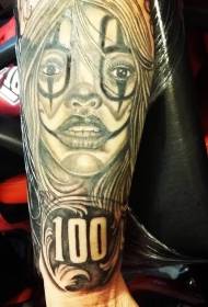 Braccio messicano tradizionale donna nera ritratto con motivo digitale tatuaggio