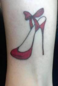דפוס קעקוע עקב אדום אישה בצבע רגל