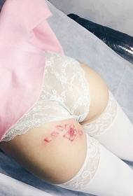 Ritratto di tatuaggio di ciliegia rosa sexy per ragazze