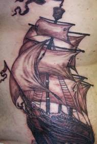 Talje sidebrunt stort piratskib tatoveringsmønster