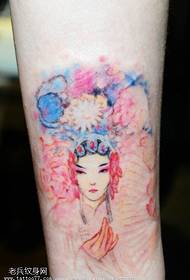 Lijep izgled cvjetnog uzorka tetovaže