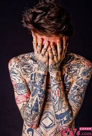 Europski i američki dječaci cijelo tijelo kreativne osobnosti tetovaža