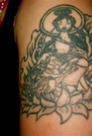 Tatuerepatroon fan froulike Sineeske styl dy't op lotus sit