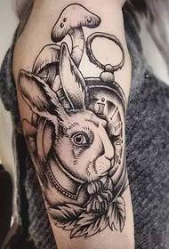 Cov ntxhais 'tshiab Alice hauv Wonderland tattoo tsim