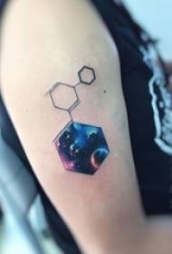 Татуировка снимка на ученичка, рисувана със звездно небе, елемент геометрична линия