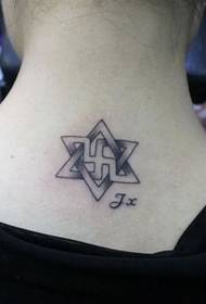 mali uzorak tetovaže sa šestokrakom zvijezdom koji djevojke vole