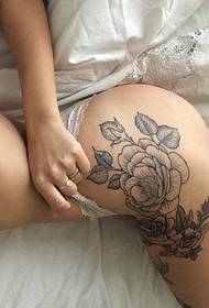 Seksualus mados totemo tatuiruotės grožis