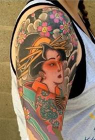 Bèl gwoup desen tatoo geisha