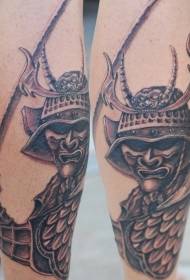 Rokas brūns un melns acu kareivja tetovējums