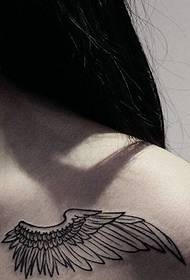 Tatuado de freŝa kaj natura estetika totemo