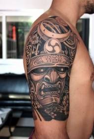 Aarm schwaarz-wäiss béise Kriegerhelm mat léiwe Blummen Tattoo Muster