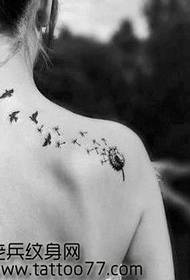 Pattern di tatuaggi di colomba di dente di leone Girllike