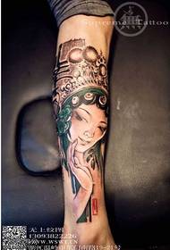 Modello di tatuaggio fiore gamba