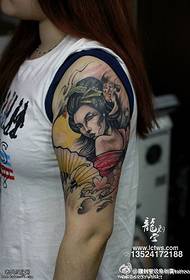 Model de tatuaj clasic de geisha japonez pentru umăr