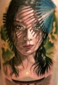 Geisha Tattoos Unha tatuaxe de geisha cun xesto gracioso e gracioso