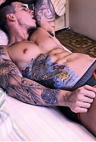 Európai és amerikai fiú váll derék szuper személyiség tintahal mechanikus kar tetoválás