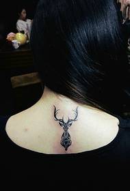 Un set di tatuaggi di totem di moda per ragazze