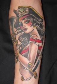 Wzór tatuażu żeńskiego pirata kolor ramienia