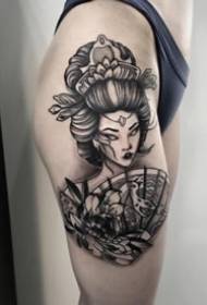 Un inseme di disegni di tatuaggi di geisha giapponese di 9