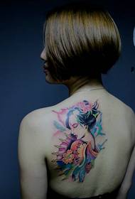 Patrón de tatuaje de personalidad de mezcla de sangre y tinta de espalda de niña